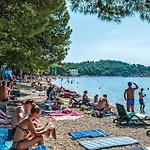 Lovely In With View מאקרסקה