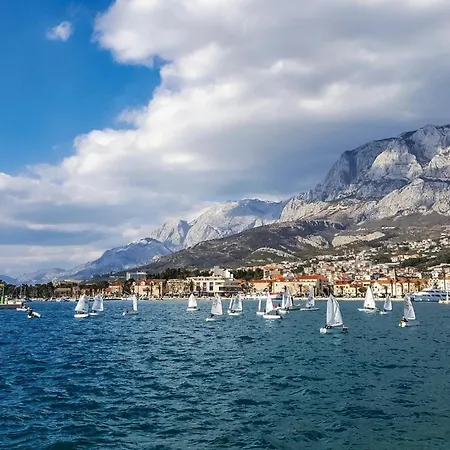 Gorgeous Apartment In Makarska With Lake View Lägenhet *