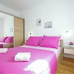 Апартаменти Lovely In With View