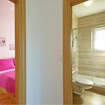 Апартаменти Lovely In With View Макарська