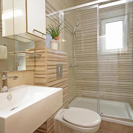 Apartamento In With House Sea View Makarska