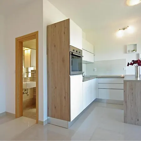 In With House Sea View Apartamento Makarska