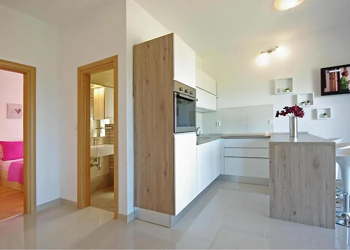 Lovely In With View Apartment Makarska