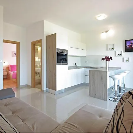 Lovely In With View Apartmán